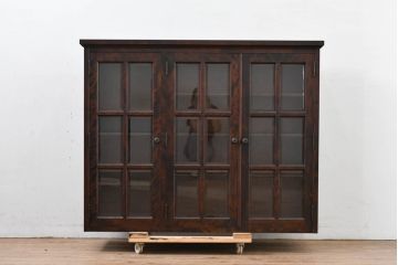 中古　北海道民芸家具　和洋どちらにも合うシックなサイドキャビネット(食器棚、カップボード、本箱、ブックケース、サイドボード、収納棚、戸棚、飾り棚、店舗什器)(R-083507)