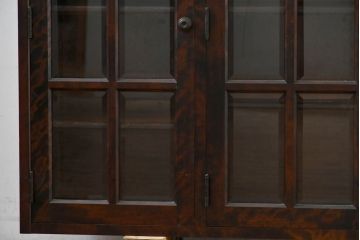 中古　北海道民芸家具　和洋どちらにも合うシックなサイドキャビネット(食器棚、カップボード、本箱、ブックケース、サイドボード、収納棚、戸棚、飾り棚、店舗什器)(R-083507)