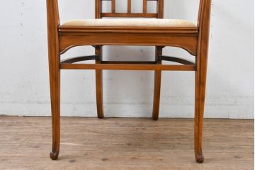 中古　美品　イタリア　高級ブランド家具　メデア(Medea)　背板の彫刻と華やかなファブリックが印象的なハイバックチェア(椅子、イス、ダイニングチェア、アームチェア)(定価40万5千円)(R-083509)