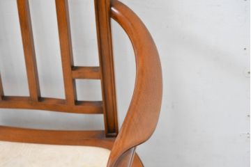 中古　美品　イタリア　高級ブランド家具　メデア(Medea)　背板の彫刻と華やかなファブリックが印象的なハイバックチェア(椅子、イス、ダイニングチェア、アームチェア)(定価40万5千円)(R-083509)