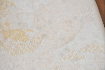中古　美品　イタリア　高級ブランド家具　メデア(Medea)　背板の彫刻と華やかなファブリックが印象的なハイバックチェア(椅子、イス、ダイニングチェア、アームチェア)(定価40万5千円)(R-083509)