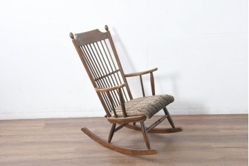 和製ヴィンテージ　マツダ家具(松田家具)　ゆったりとしたくつろぎの空間を演出するロッキングチェア　(R-083510)