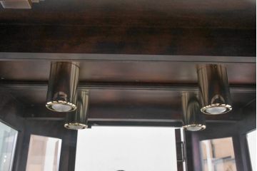 中古　美品!!　国産民芸家具の逸品　神居民芸(Kamui、カムイ)　美しさが際立つ、上質な多角ショーケース(六角、戸棚、収納棚、ガラスケース、キャビネット、ディスプレイケース、飾り棚、陳列棚、店舗什器)(R-083512)