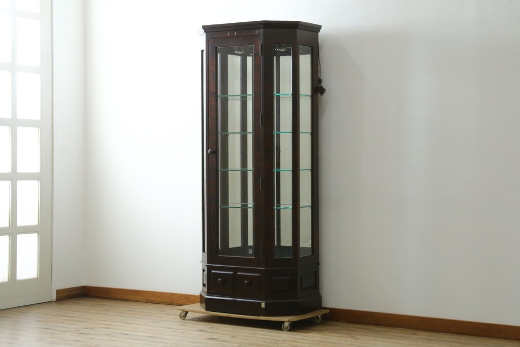 中古　美品!!　国産民芸家具の逸品　神居民芸(Kamui、カムイ)　美しさが際立つ、上質な多角ショーケース　(R-083512)