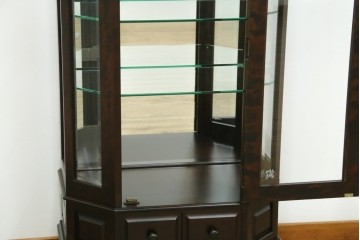 中古　美品!!　国産民芸家具の逸品　神居民芸(Kamui、カムイ)　美しさが際立つ、上質な多角ショーケース　(R-083512)