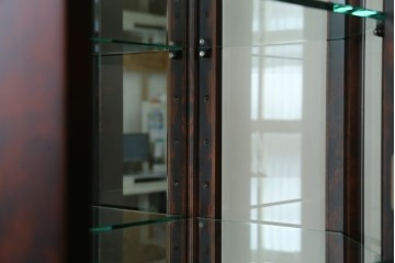 中古　美品!!　国産民芸家具の逸品　神居民芸(Kamui、カムイ)　美しさが際立つ、上質な多角ショーケース　(R-083512)