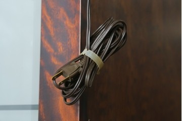 中古　美品!!　国産民芸家具の逸品　神居民芸(Kamui、カムイ)　美しさが際立つ、上質な多角ショーケース　(R-083512)