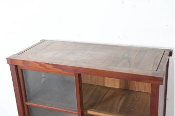 和製アンティーク　美品　漆塗りの深みと昭和レトロな雰囲気が魅力のシンプルな重ねガラス戸棚(収納棚、キャビネット、本箱、書棚、陳列棚、飾り棚、ディスプレイ棚、店舗什器、バラ売り可能)(R-083515)