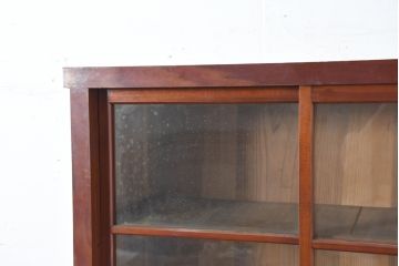 和製アンティーク　美品　漆塗りの深みと昭和レトロな雰囲気が魅力のシンプルな重ねガラス戸棚(収納棚、キャビネット、本箱、書棚、陳列棚、飾り棚、ディスプレイ棚、店舗什器、バラ売り可能)(R-083515)