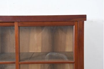 和製アンティーク　美品　漆塗りの深みと昭和レトロな雰囲気が魅力のシンプルな重ねガラス戸棚(収納棚、キャビネット、本箱、書棚、陳列棚、飾り棚、ディスプレイ棚、店舗什器、バラ売り可能)(R-083515)