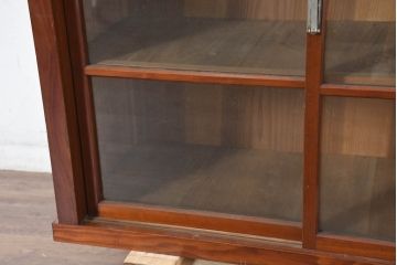 和製アンティーク　美品　漆塗りの深みと昭和レトロな雰囲気漂うシンプルなガラス戸棚(サイドキャビネット、カップボード、収納棚、本箱)(R-083516)