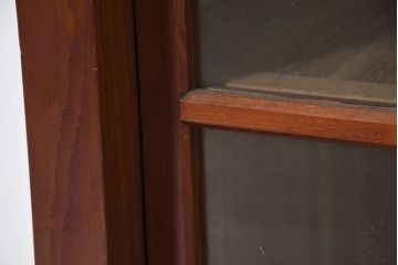 和製アンティーク　美品　漆塗りの深みと昭和レトロな雰囲気漂うシンプルなガラス戸棚(サイドキャビネット、カップボード、収納棚、本箱)(R-083516)