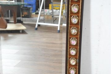 中古　美品　スペイン高級家具　マリネール(MARINER)　圧倒的な存在感!!優雅な空間を演出する装飾壁掛けミラー(ウォールミラー、壁面鏡、姿見、インテリアミラー、陶板装飾、西洋)(R-083517)