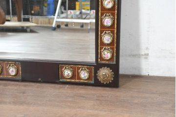 中古　美品　スペイン高級家具　マリネール(MARINER)　圧倒的な存在感!!優雅な空間を演出する装飾壁掛けミラー(ウォールミラー、壁面鏡、姿見、インテリアミラー、陶板装飾、西洋)(R-083517)