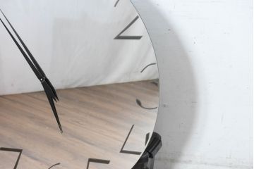 中古　超美品　カッテラ( cattelan italia)　インテリアに映える鏡面デザインのスタイリッシュな掛け時計(ミラークロック、ウォールクロック、壁掛け時計、インテリアミラー時計、鏡面、ミラー)(定価約20万円)(R-083518)