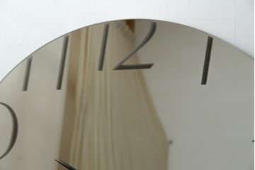 中古　超美品　カッテラ( cattelan italia)　インテリアに映える鏡面デザインのスタイリッシュな掛け時計(ミラークロック、ウォールクロック、壁掛け時計、インテリアミラー時計、鏡面、ミラー)(定価約20万円)(R-083518)