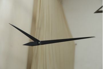 中古　超美品　カッテラ( cattelan italia)　インテリアに映える鏡面デザインのスタイリッシュな掛け時計(ミラークロック、ウォールクロック、壁掛け時計、インテリアミラー時計、鏡面、ミラー)(定価約20万円)(R-083518)