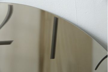 中古　超美品　カッテラ( cattelan italia)　インテリアに映える鏡面デザインのスタイリッシュな掛け時計(ミラークロック、ウォールクロック、壁掛け時計、インテリアミラー時計、鏡面、ミラー)(定価約20万円)(R-083518)
