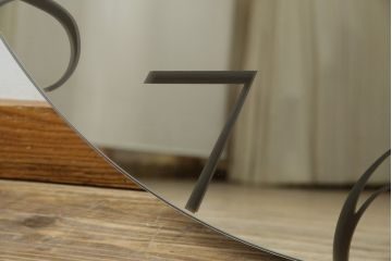 中古　超美品　カッテラ( cattelan italia)　インテリアに映える鏡面デザインのスタイリッシュな掛け時計(ミラークロック、ウォールクロック、壁掛け時計、インテリアミラー時計、鏡面、ミラー)(定価約20万円)(R-083518)