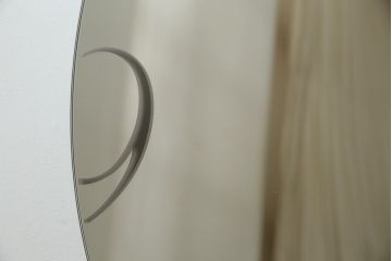 中古　超美品　カッテラ( cattelan italia)　インテリアに映える鏡面デザインのスタイリッシュな掛け時計(ミラークロック、ウォールクロック、壁掛け時計、インテリアミラー時計、鏡面、ミラー)(定価約20万円)(R-083518)