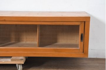 和製アンティーク　美品!!　古い木の味わいがたっぷりのシンプルなローボード(テレビボード、TVボード、テレビ台、TV台、収納棚、ガラス戸棚)(R-083520)