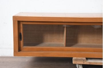 和製アンティーク　美品!!　古い木の味わいがたっぷりのシンプルなローボード(テレビボード、TVボード、テレビ台、TV台、収納棚、ガラス戸棚)(R-083520)