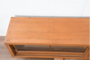 和製アンティーク　美品!!　古い木の味わいがたっぷりのシンプルなローボード(テレビボード、TVボード、テレビ台、TV台、収納棚、ガラス戸棚)(R-083520)