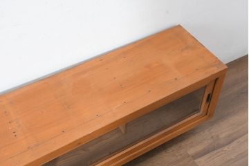 和製アンティーク　美品!!　古い木の味わいがたっぷりのシンプルなローボード(テレビボード、TVボード、テレビ台、TV台、収納棚、ガラス戸棚)(R-083520)