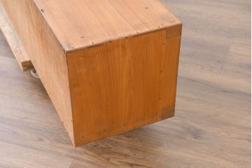 和製アンティーク　美品!!　古い木の味わいがたっぷりのシンプルなローボード(テレビボード、TVボード、テレビ台、TV台、収納棚、ガラス戸棚)(R-083520)