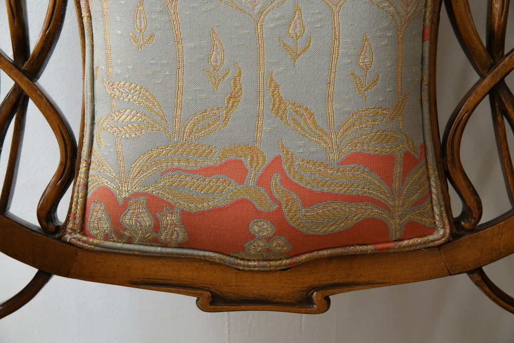 中古　美品!!　最高級モデル　メデア(Medea)　ART-919　アール・ヌーヴォー様式　クラシカルな美しさと繊細な職人技が光るアームチェア　定価約65万円相当　(R-083521)