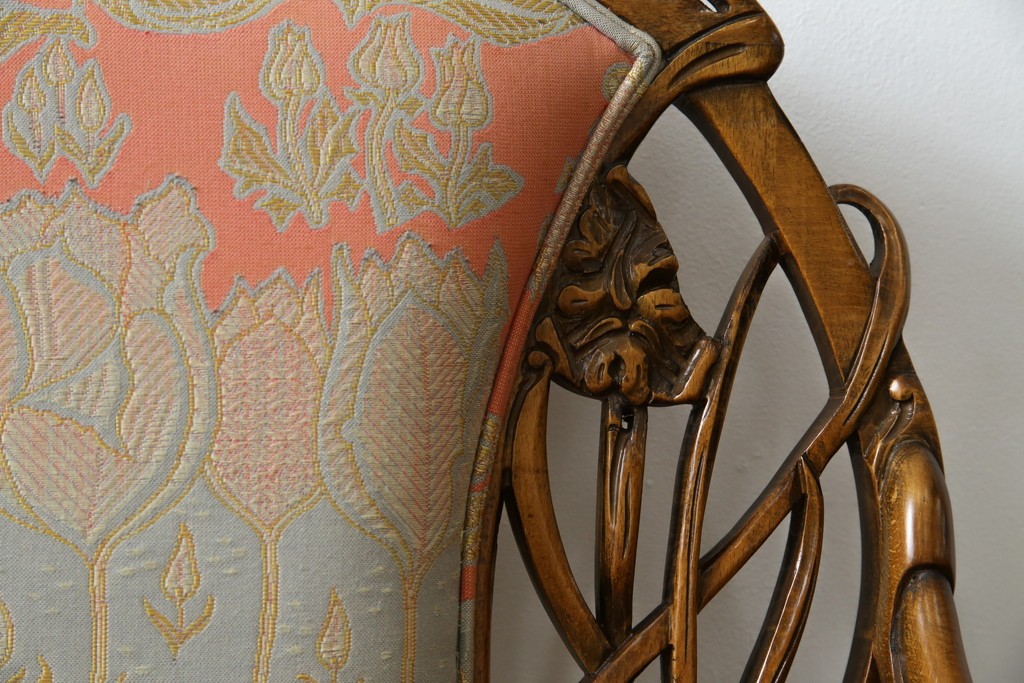 中古　美品!!　最高級モデル　メデア(Medea)　ART-919　アール・ヌーヴォー様式　クラシカルな美しさと繊細な職人技が光るアームチェア　定価約65万円相当　(R-083521)