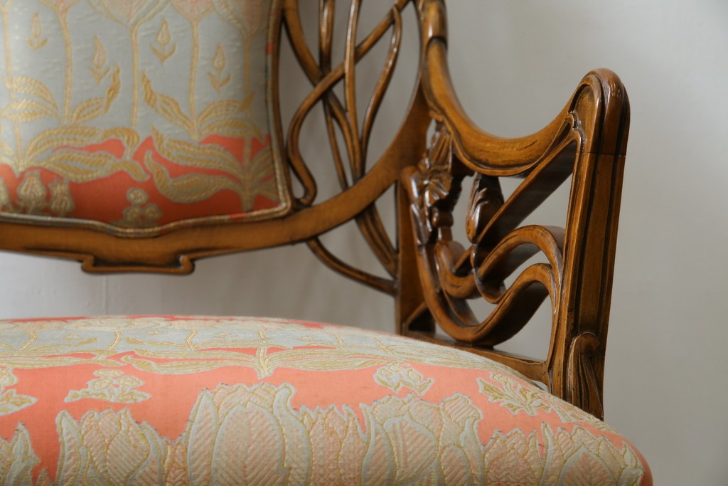 中古　美品!!　最高級モデル　メデア(Medea)　ART-919　アール・ヌーヴォー様式　クラシカルな美しさと繊細な職人技が光るアームチェア　定価約65万円相当　(R-083521)