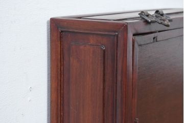 アジア民芸家具　中古　美品　唐木製　李朝デザインの壁掛けガラスケース(ウォールキャビネット、収納棚、吊り戸棚、ショーケース、Gケース、コレクションケース、ディスプレイケース、飾り棚、店舗什器)(R-083522)