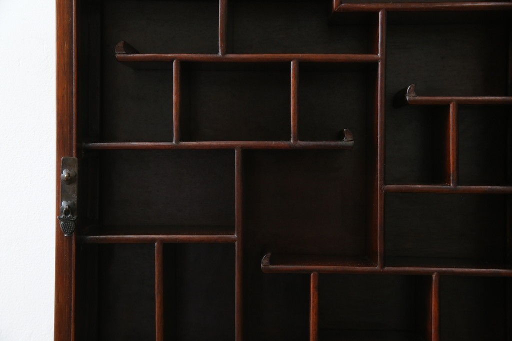 アジア民芸家具　中古　美品　唐木製　李朝デザインの壁掛けガラスケース　(R-083522)