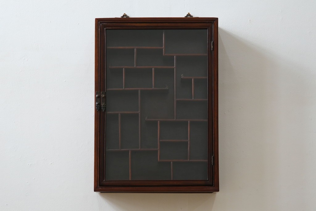 アジア民芸家具　中古　美品　唐木製　李朝デザインの壁掛けガラスケース　(R-083522)