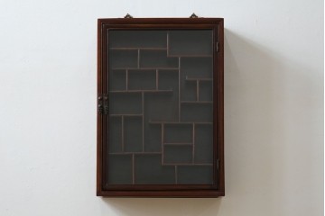 アジア民芸家具　中古　美品　唐木製　李朝デザインの壁掛けガラスケース　(R-083522)