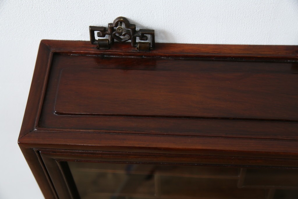 アジア民芸家具　中古　美品　唐木製　李朝デザインの壁掛けガラスケース　(R-083522)