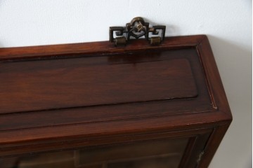 アジア民芸家具　中古　美品　唐木製　李朝デザインの壁掛けガラスケース　(R-083522)