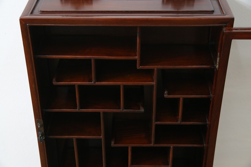 アジア民芸家具　中古　美品　唐木製　李朝デザインの壁掛けガラスケース　(R-083522)