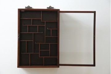 アジア民芸家具　中古　美品　唐木製　李朝デザインの壁掛けガラスケース　(R-083522)
