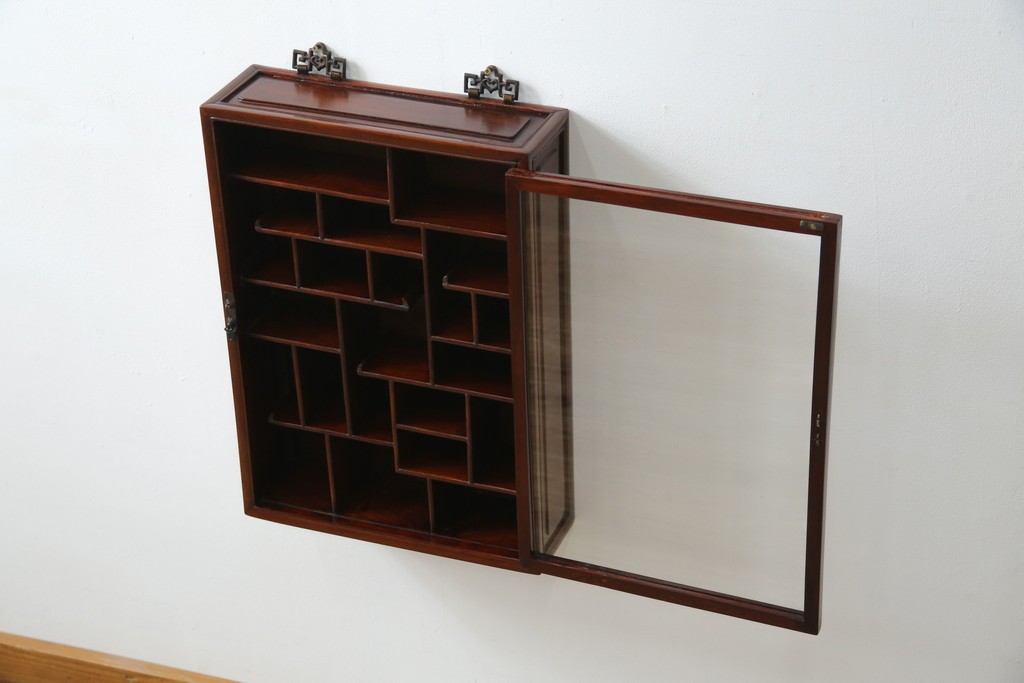 アジア民芸家具　中古　美品　唐木製　李朝デザインの壁掛けガラスケース　(R-083522)