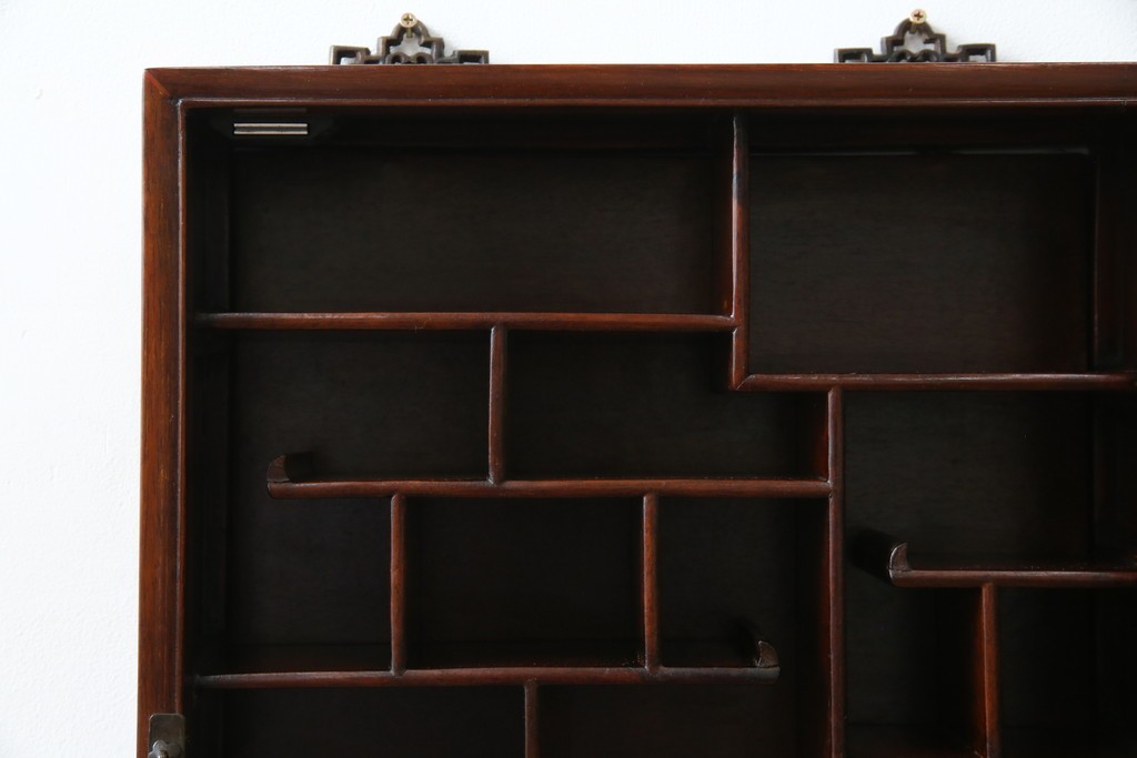 アジア民芸家具　中古　美品　唐木製　李朝デザインの壁掛けガラスケース　(R-083522)