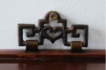 アジア民芸家具　中古　美品　唐木製　李朝デザインの壁掛けガラスケース　(R-083522)