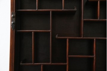 アジア民芸家具　中古　美品　唐木製　李朝デザインの壁掛けガラスケース　(R-083522)