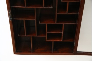 アジア民芸家具　中古　美品　唐木製　李朝デザインの壁掛けガラスケース　(R-083522)