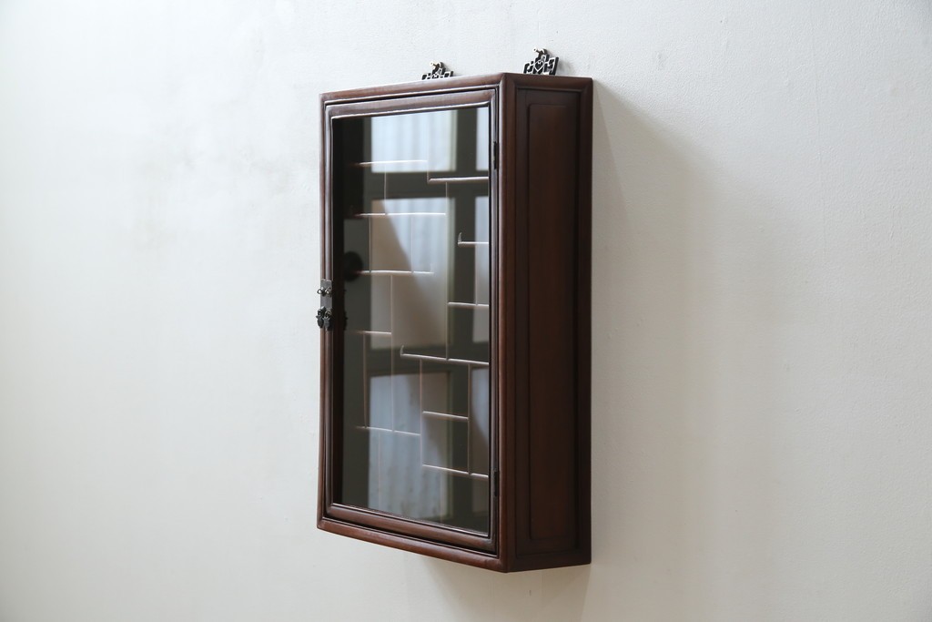 アジア民芸家具　中古　美品　唐木製　李朝デザインの壁掛けガラスケース　(R-083522)