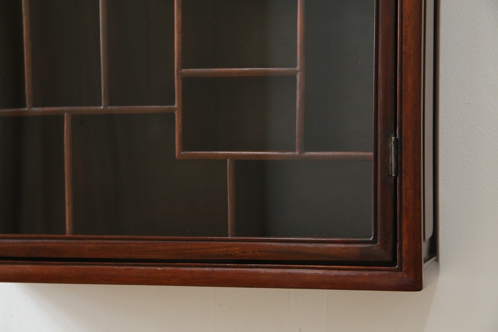 アジア民芸家具　中古　美品　唐木製　李朝デザインの壁掛けガラスケース　(R-083522)