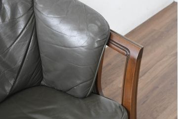 中古　maruni(マルニ木工)　地中海ロイヤルシリーズ(ROYAL)　高級感の漂う本革(レザー)1Pソファ(一人掛け、アームソファ、ラウンジソファ、サロンチェア)(定価約48万円)(R-083523)