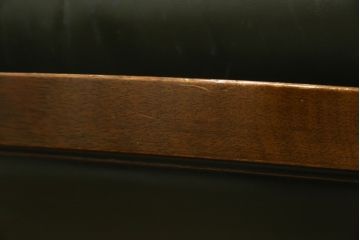 中古　maruni(マルニ木工)　地中海ロイヤルシリーズ(ROYAL)　高級感の漂う本革(レザー)1Pソファ(一人掛け、アームソファ、ラウンジソファ、サロンチェア)(定価約48万円)(R-083523)