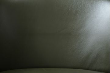 中古　maruni(マルニ木工)　地中海ロイヤルシリーズ(ROYAL)　高級感の漂う本革(レザー)1Pソファ(一人掛け、アームソファ、ラウンジソファ、サロンチェア)(定価約48万円)(R-083523)
